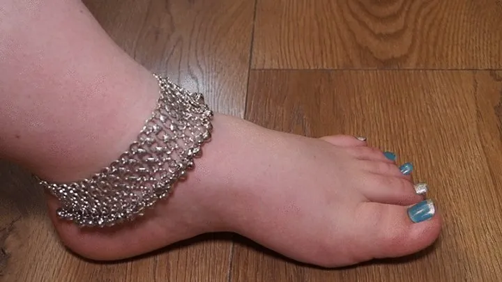 Anastasia Gree Clip Store - #1 The left foot is ready for kissing