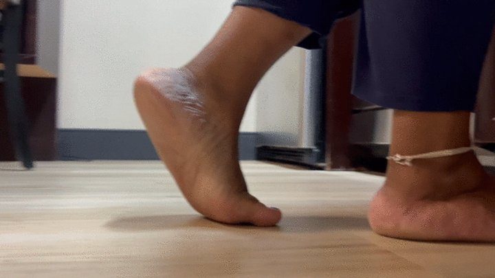 Queentacular - Big Pressure Steppers Sucked After Walking - ColosSole