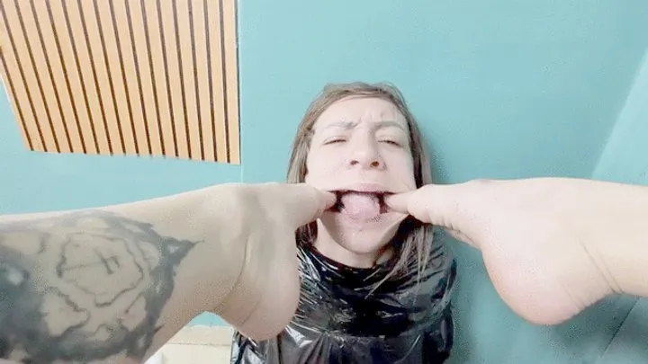 Fetish Factory Brazil Foot Fetish - THE POWERFUL BABE DESTROYING GIH WITH HER POWERFUL FEET - BY BABE - CLIP 2