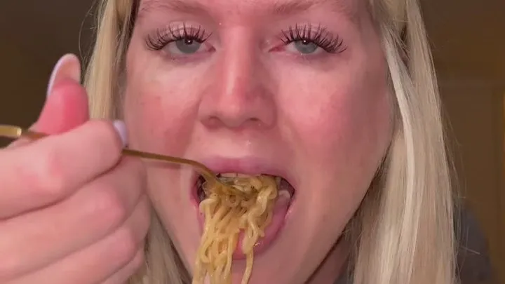 Jassneeze3 - Eating super noodles and farting