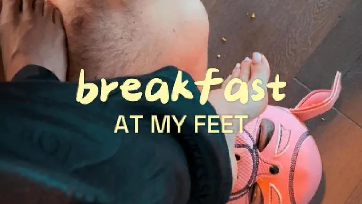 Lexyqueen - Breakfast at my feet