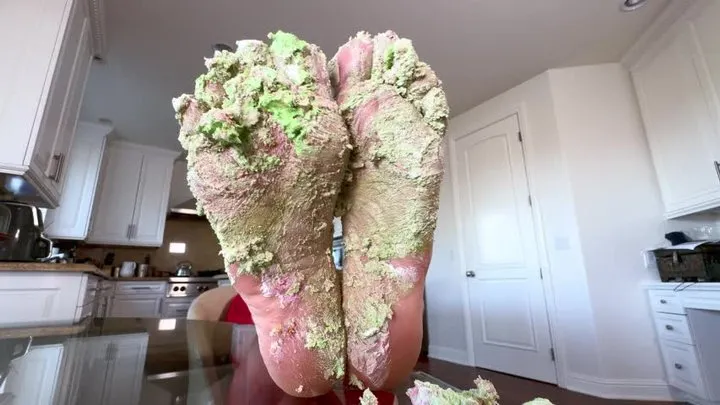 Sandys Fetish Fantasy - Want A Taste? Using My Sexy Feet To Smash A Cake!