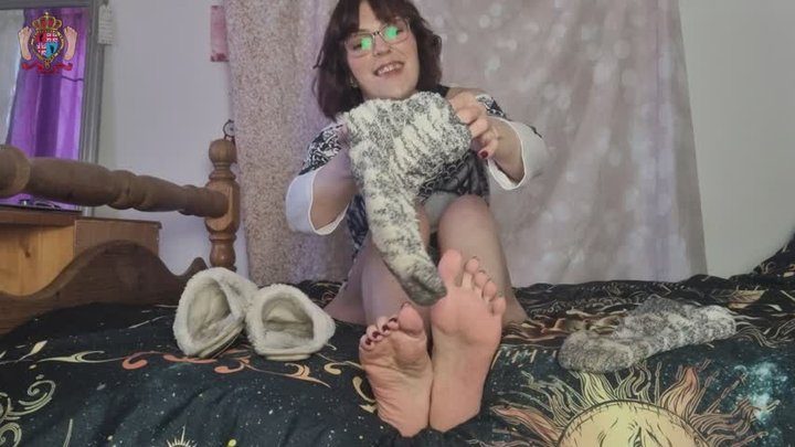 Camilla Tootsie - Well Worn Smelly Slippers Feet JOI
