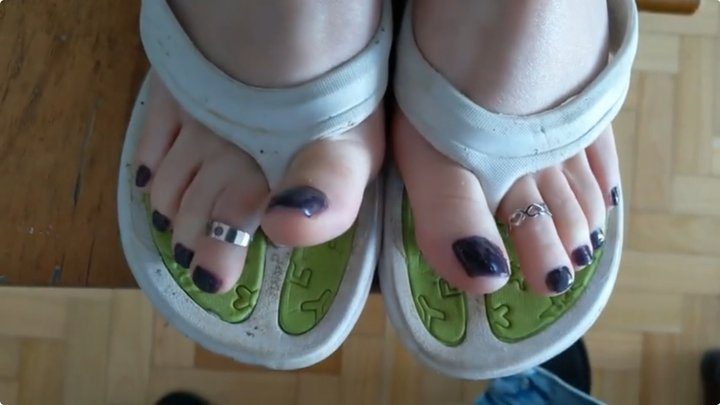 Creamy Adelle - Cumshots on Her Dirty Feet And Flip Flops (MP4)