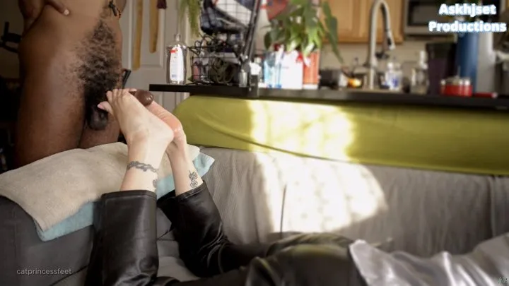 Askhjset Productions - Cat Princess Feet Givez Me A Footjob & Drains Me (Reverse Position)- Closer View
