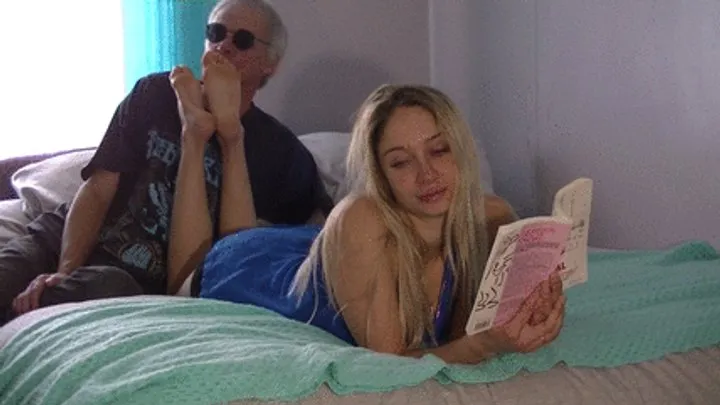 Foot Predator - Angie reading a novel (mp4)