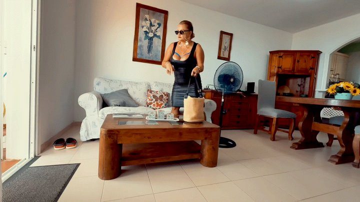 Princess Diana - Under the table at step-auntie MP4