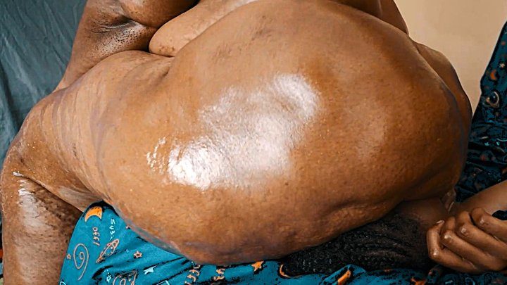 Thick Sistass - Mali squashed by a mean big assed granny