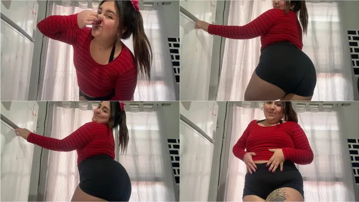 Stefi Fetishes - Farts in short shorts