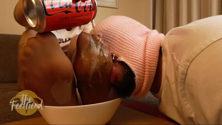 Thefeetfiend - @Stellafootqueen Sweaty Nylon Foot Worship with feet Soaked in Coca-Cola (Unblurred, 4K)