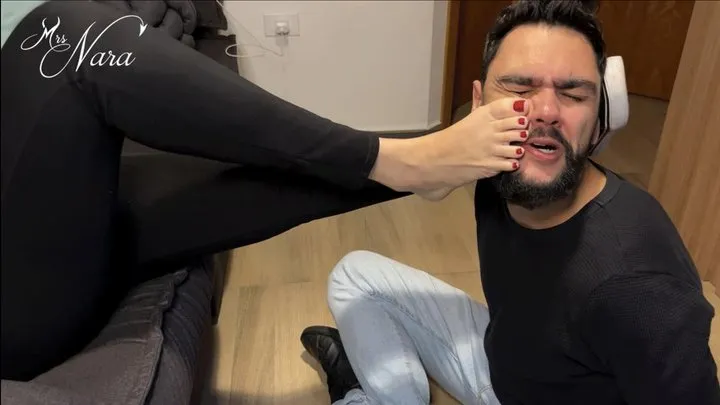 Nara Foot Domination - Nara makes him smell, clean and gag on her stinky feet (1080 EN-sub) - Foot Slave - Foot Domination - Foot Worship - Foot Humiliation