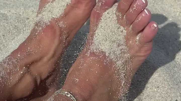 Sandys Fetish Fantasy - Sexy Toes In The Sand!