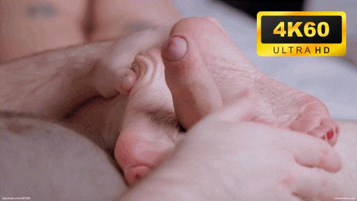 Randomfeet - Tattoed baddie's solejob