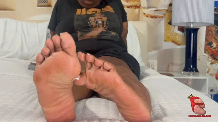 Queentacular - Ms Cocoa Size 11 Foot Tickling & Massage