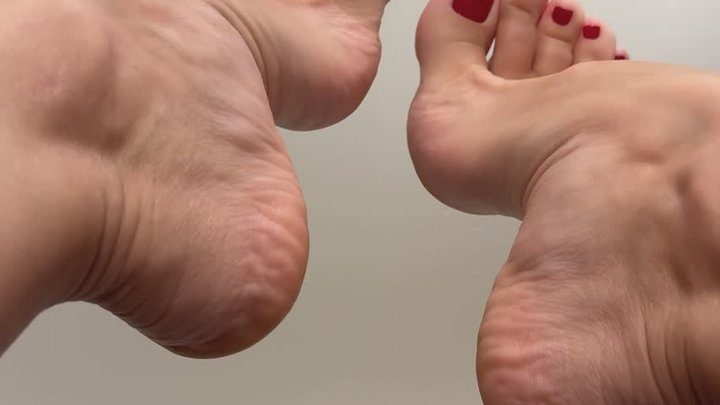 Crystaltx89 - BATHROOM FEET
