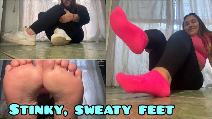 Stefi Fetishes - Stinky, sweaty feet
