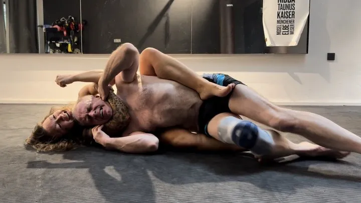 Foxxysqueeze - Foxxy competitive wrestling vs Udo