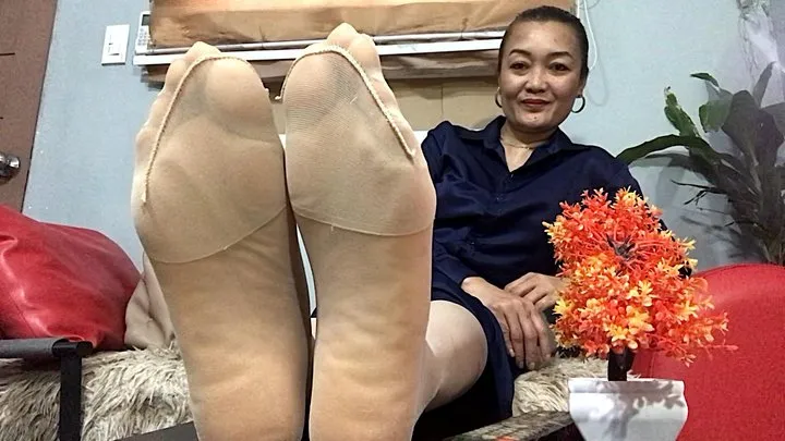 Madame Cleopatra - Nylons Inside Out 3
