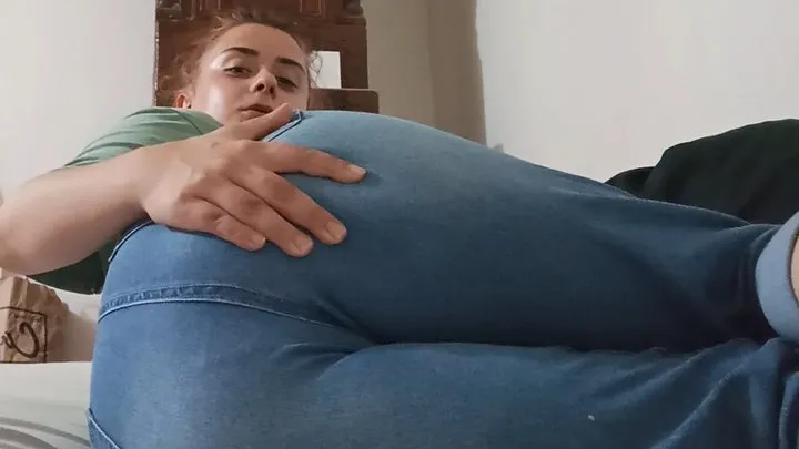 Farting Sniffer - big farts in tight jeans *