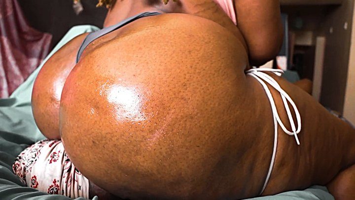 Thick Sistass - Hold this college girl's fat ass on your face
