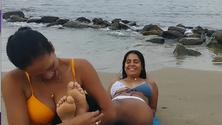 Ninosticklingstudio - Tickling the soles of a Dani: beach day