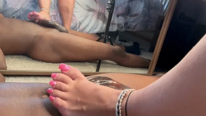 Ilovehernailss - Footjob with @Mysplendidfeet pretty pink toes while I lay on the floor (Angle #3)