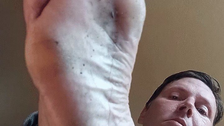 Hendriks Feet - I fuck the best Blondes , you are looking at my dirty feet , bitch !