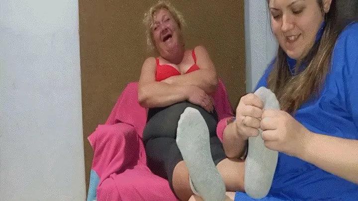 Appetizing Crumpet - Massage turns into tickling WMV