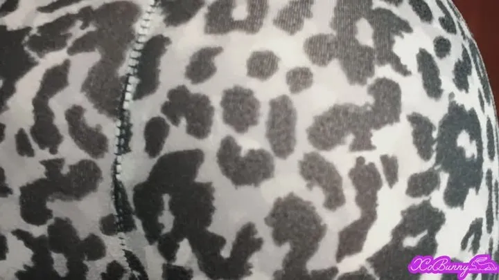 Xobunnyxxx - You're my little good fart slave smelling my farts through the leggings