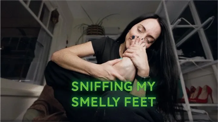 Stella Liberty - Sniffing My Smelly Feet Candid -Watch Stella Slip Into Scentspace from Huffing her Own Stinky Feet - 4K MP4