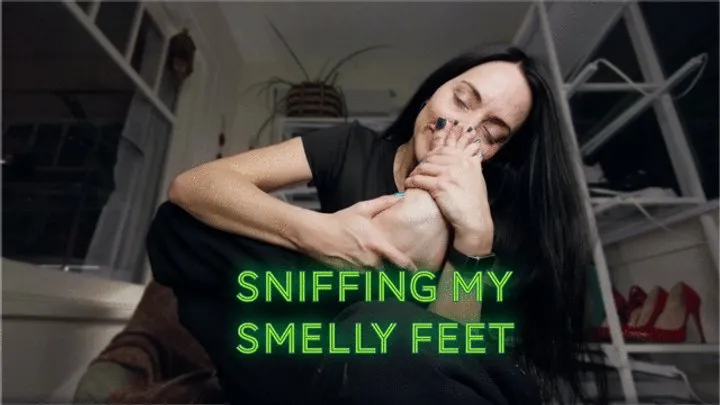 Stella Liberty - Sniffing My Smelly Feet Candid -Watch Stella Slip Into Scentspace from Huffing her Own Stinky Feet - HD MP4