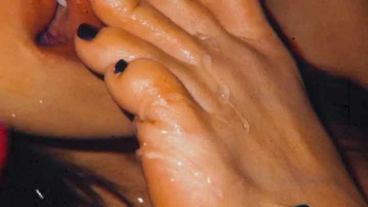 Goddess Ivy The Self Worship Queen - Scarlet Witch Self Worship - Toe Sucking Fantasy