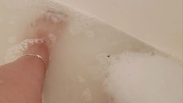 Jazzytoes30 - Soaking my feet
