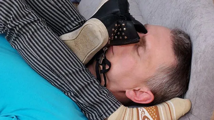 Furious Girls - Man is happy to smell female shoes and feel feet on face, g379x (slide show) 2160p
