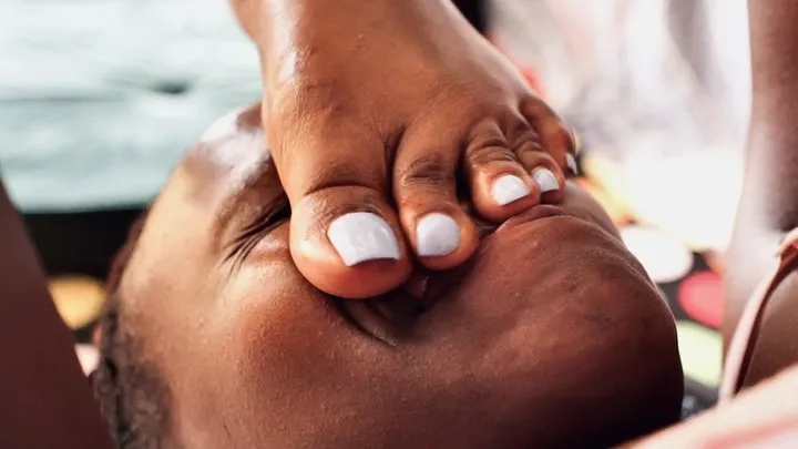 Thick Sistass - Worship Neli's sexy feet
