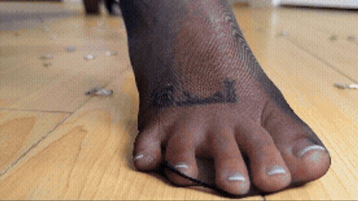 Underfoot Productions - Infested Heels (HD MP4) Sumkio Dreams: Giantess, Smoosh, foot fetish, toe fetish, nylon fetish