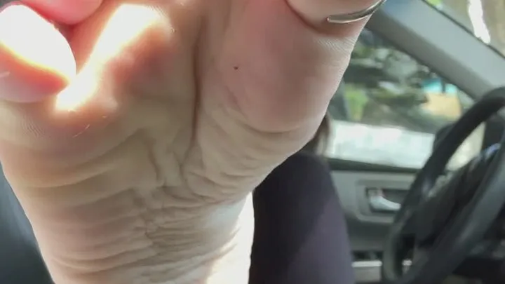Redlilly - Vans and sock removal in the car