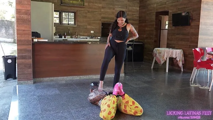 Licking Latinas Feet - ALICE - You are a rag under my feet!