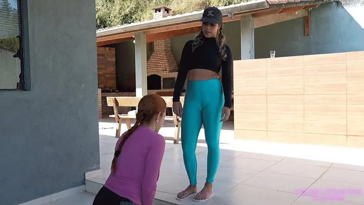 Licking Latinas Feet - LOLAH VIBE - Greedy licking of flip flops!