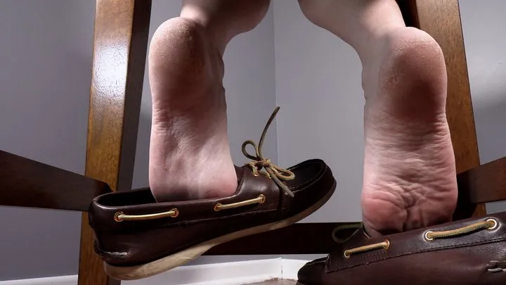 Kylie Jacobsx - Under the Chair Shoeplay in Worn Leather Loafers FootPlay - Kylie Jacobsx - MP4 1080p HD