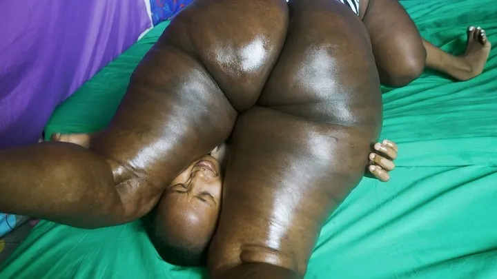Thick Sistass - Unfair size difference wrestling : Big booty BBW Madora vs skinny 20yr old