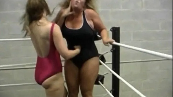 Sexy Fighting Women - Squash Match, Lynn Vs Sophie