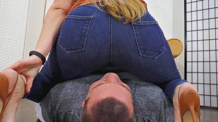 Boss Girls - Lady Nora - My jeans-clad butt wants to sit comfortably!
