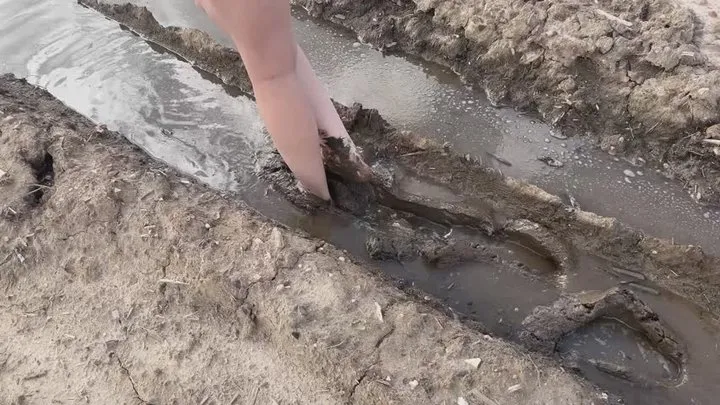 Housebeautyheels - A girl with bare feet walks through sticky deep mud (which version)