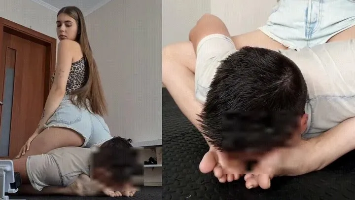 Bossygirls - Eliza - Sitting on back foot sniffing - Mix2