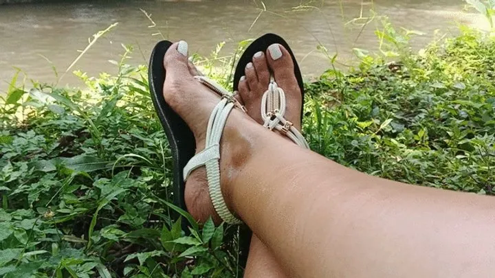 Goddess Foot Fetish - Beautiful feet are massaged while being worshipped by a man (3)
