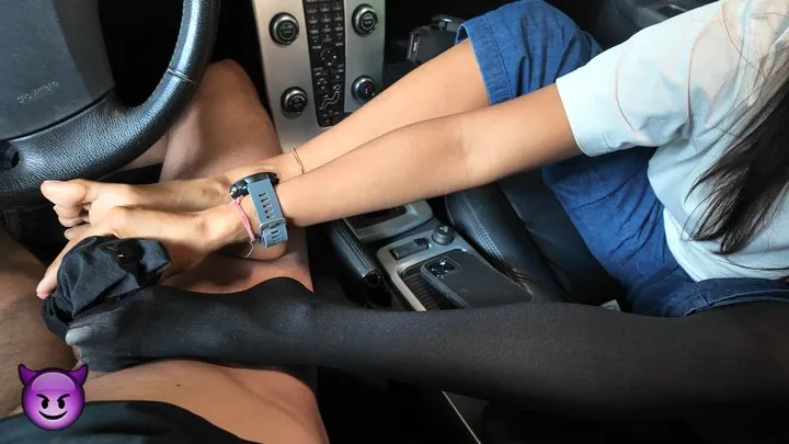 Stillsinning - She pays her driving instructor with a Footjob