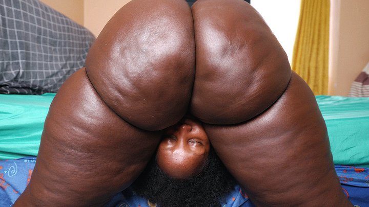 Thick Sistass - Joy's thick juicy ass stinkfaces Mali's small face (Ass licking and sniffing)