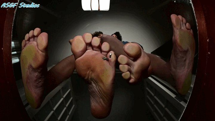 Amateur Soles Giantess And Footjobs - Paisley and Santana DIRTY BAREFEET Giantess crush! - MP4