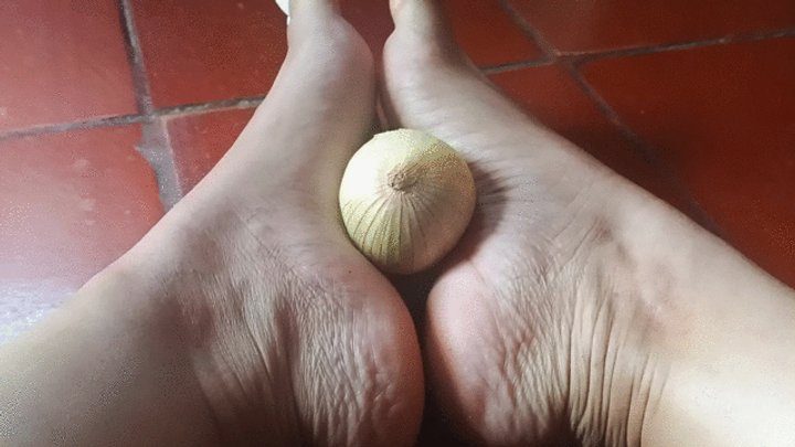 Goddess Foot Fetish - Watch me wear my pronounced arches perfectly (3)